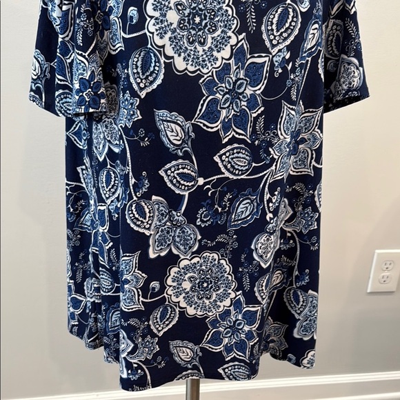 Star Vixen XL Floral Cold Shoulder Top in Navy and White - Picture 3 of 7